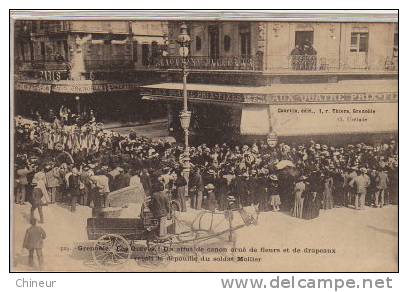 GRENOBLE LES GREVES UN AFFUT DE CANON ORNE DE FLEURS ET DRAPEAUX RECOIT LA DEPOUILLE DU SOLDAT MOLLIER - Grenoble