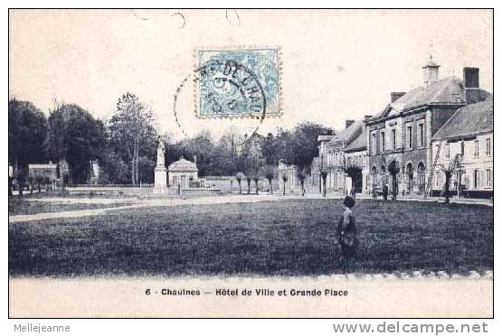 Cpa Chaulnes (80) Hotel De Ville Et Grande Place , Petite Animation ,  1905 ? - Chaulnes