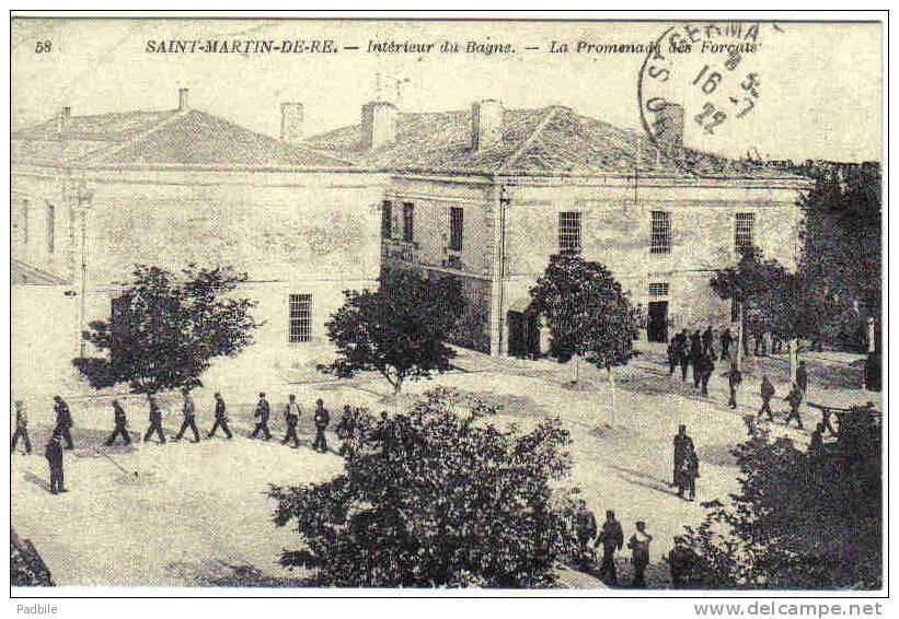 Carte Postale  17.  Saint-Martin-en-Ré   Intérieur Du Bagne  La Promenade Des Forçats   Animée Trés Beau Plan - Saint-Martin-de-Ré