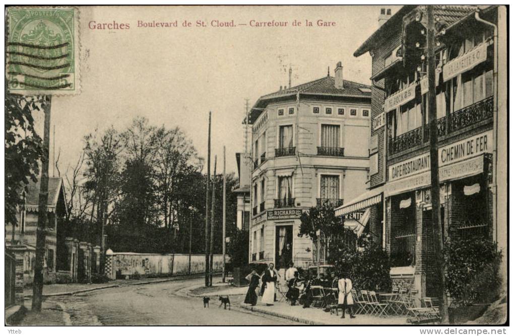 92 /  Hauts De Seine - Garches - Boulevard De St Cloud - Carrefour De La Gare / Café Restaurant - Garches