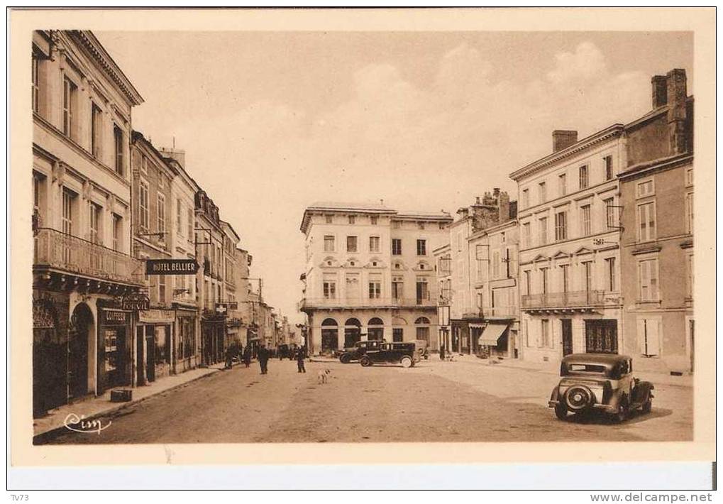 CpE2745 - NONTRON - Place De L'Hotel De Ville - (24 - Dordogne) - Nontron