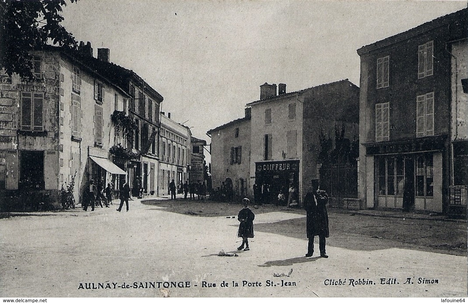 AULNAY De SAINTONGE - Place Et Rue De La Porte Saint Jean - Commerces - Coiffeur - Quincaillerie - Aulnay