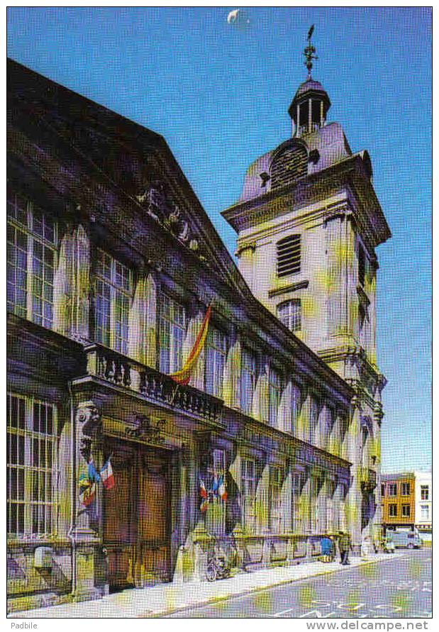 Carte Postale 59.  Le Quesnoy L'hotel De Ville Et Le Beffroi  Trés Beau Plan - Le Quesnoy