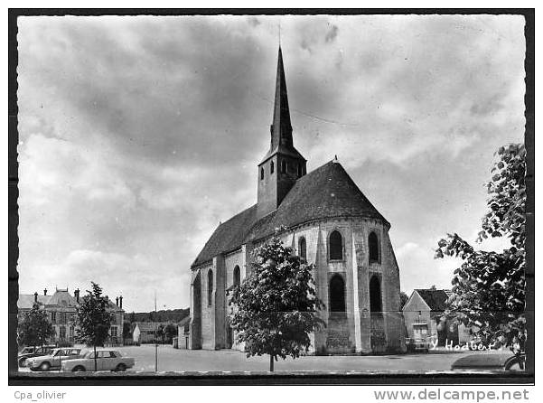 77 SOUPPES SUR LOING Place De La République, Eglise St Clair, XIIème, Ami 6, Ed Hodbert 2133, CPSM 10x15, 196? - Souppes Sur Loing