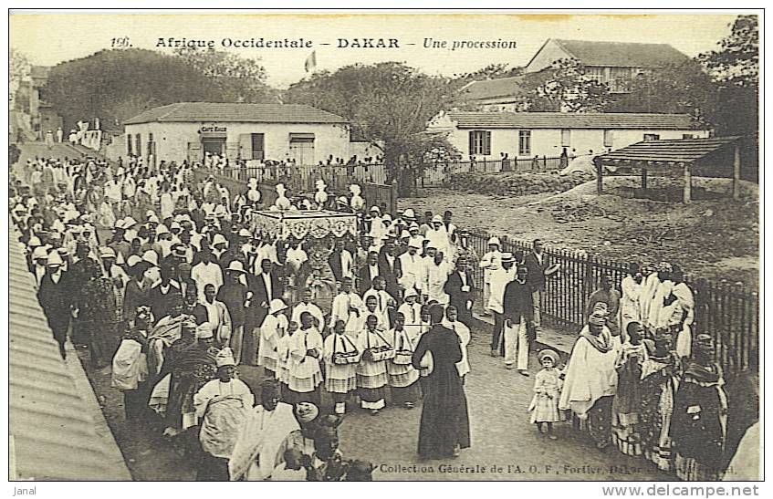 - AFRIQUE  - SENEGAL - DAKAR - UNE PROCESSION - - Senegal