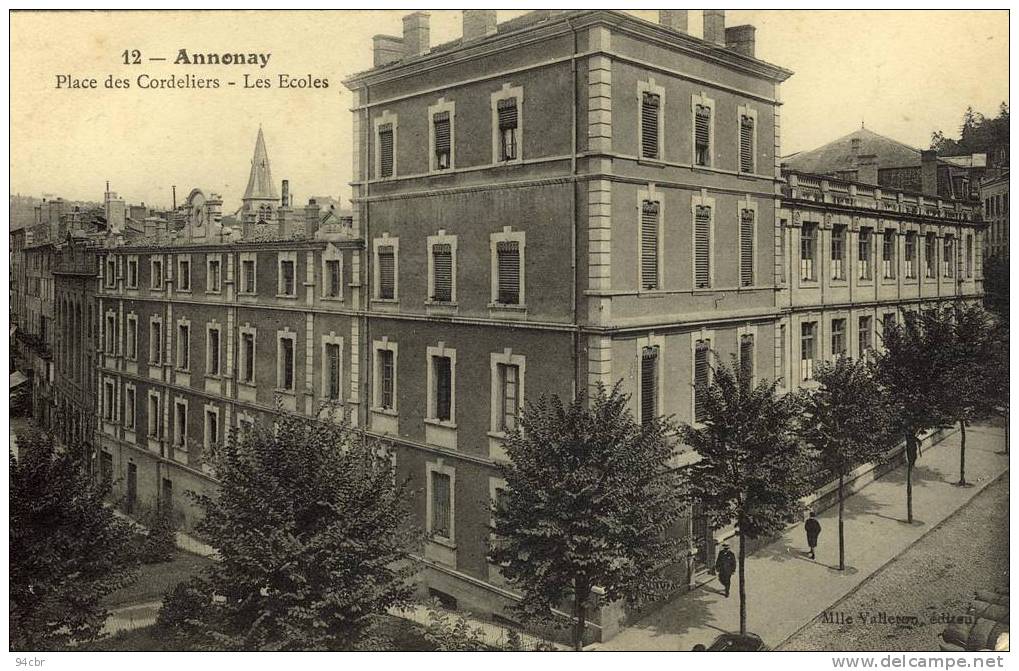 CPA (07)    ANNONAY     Place Des Cordeliers  Les Ecoles - Annonay