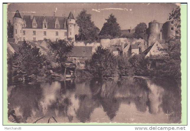 INDRE ET LOIRE.MONTRESOR.CHATEAU ...MODERNE  Cp Touché Sur Face En Haut état - Montrésor