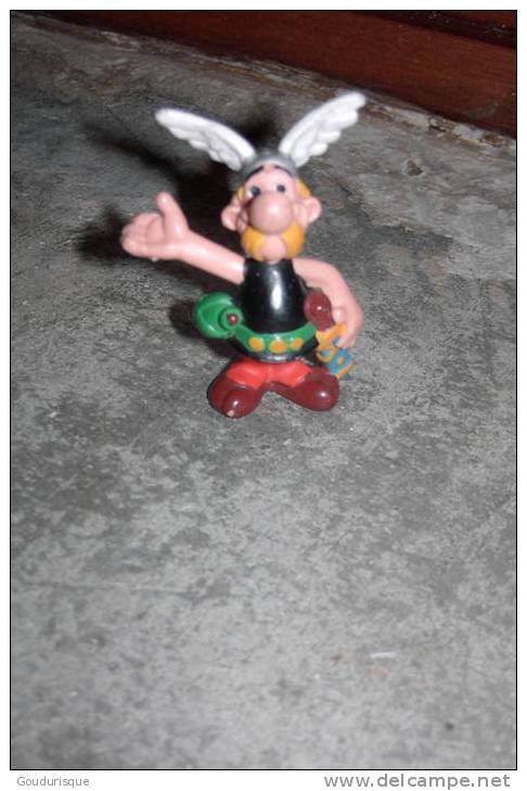 ASTERIX FIGURINE ASTERIX SALUANT - Astérix