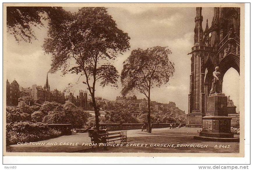 ROYAUME UNI ECOSSE EDINBURGH  Old Town And Castle From Princes Street Gardens - Midlothian/ Edinburgh