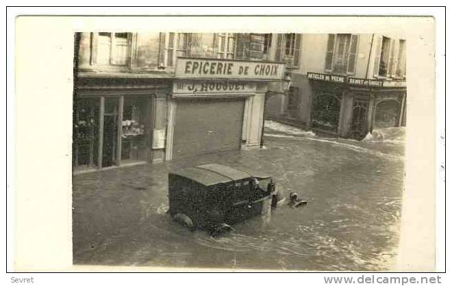 CAEN - Carte Photo .Rue Inondée - Photo Burger 146 Rue St Jean - Caen