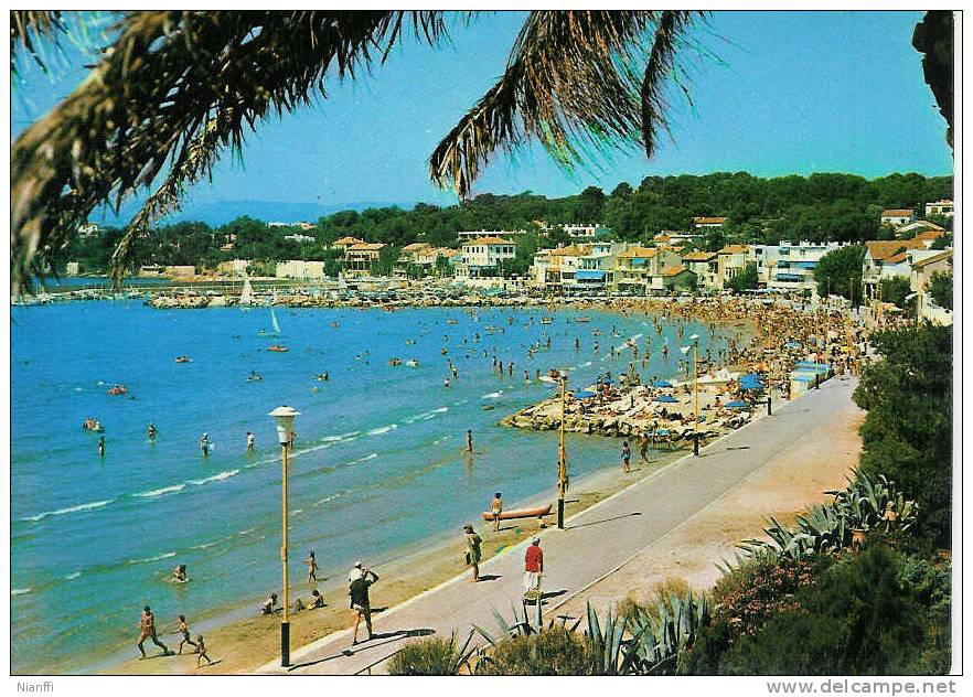 Saint - Cyr Sur Mer: La Plage - Saint-Cyr-sur-Mer