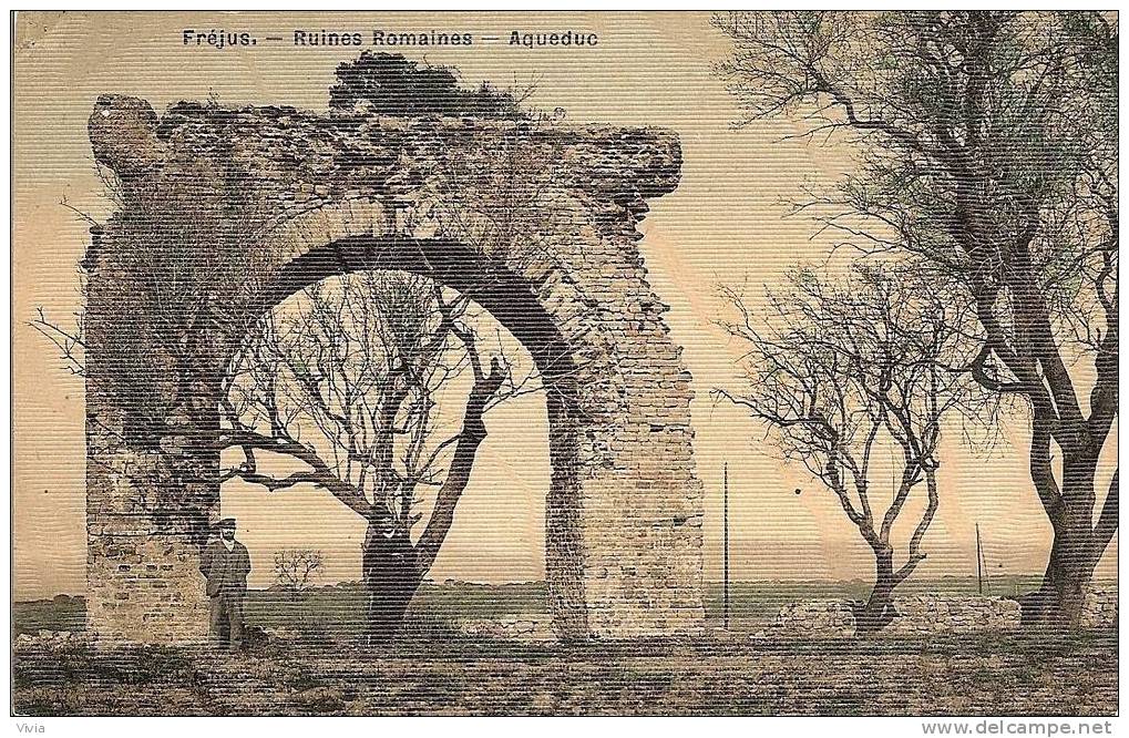 83 - VAR - FREJUS    Ruines Romaines  Aqueduc - Frejus