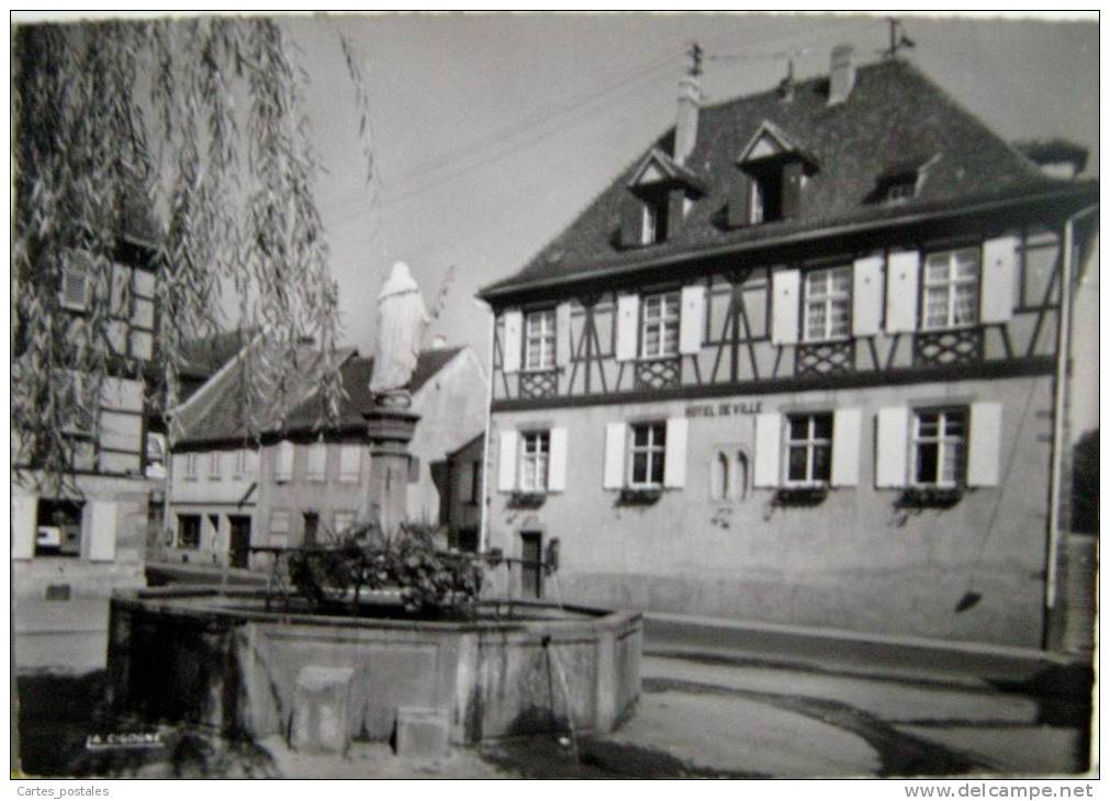 WINTZENHEIM L´hôtel De Ville Et La Fontaine - Wintzenheim