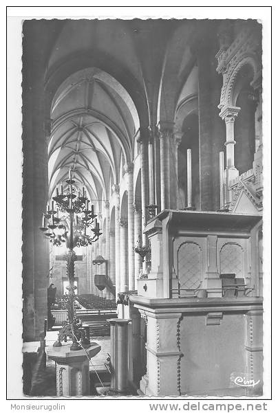 79 )) AIRVAULT, Nef Centrale De L'Eglise Abbatiale, Vue De L'autel, CPSM 9 X 14 Combier édit - Airvault