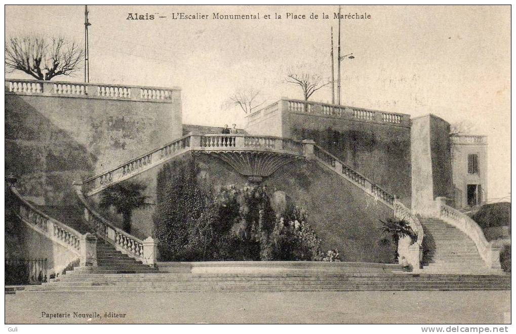 ALAIS-ALES-Gard- L´escalier Monumental Et La Place De La Maréchale-BON ETAT--* PRIX FIXE - Alès