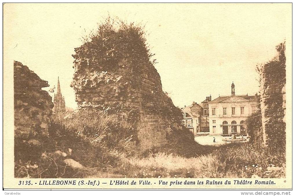 CPA De LILLEBONNE - L'Hôtel De Ville - Vue Prise Dans Les Ruines Du Théâtre Romain. - Lillebonne