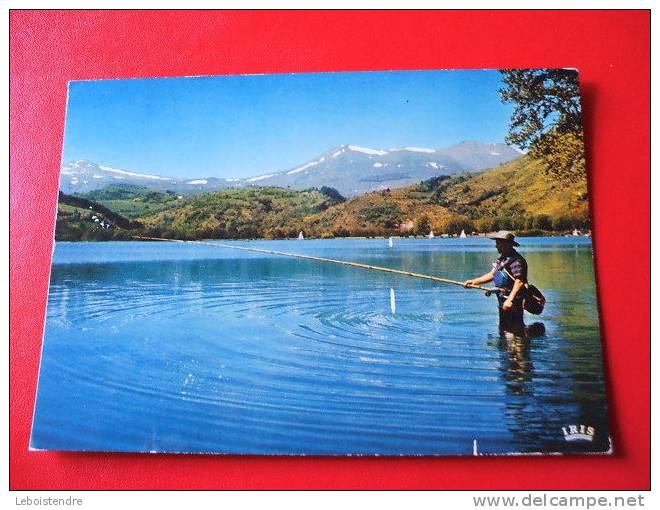 CPM THEME PÊCHE-63.077.55-AUVERGNE LAC CHAMBON(P-DE-D-63) SUP.60HA-PLAISIR DE LA PÊCHE -PÊCHEUR A LA MOUCHE?? - Angelsport