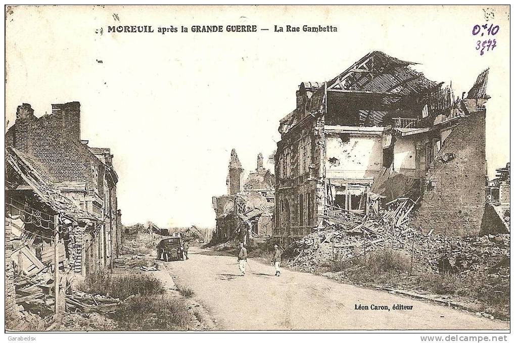 CPA De MOREUIL Après La Grande Guerre - La Rue Gambetta. - Moreuil