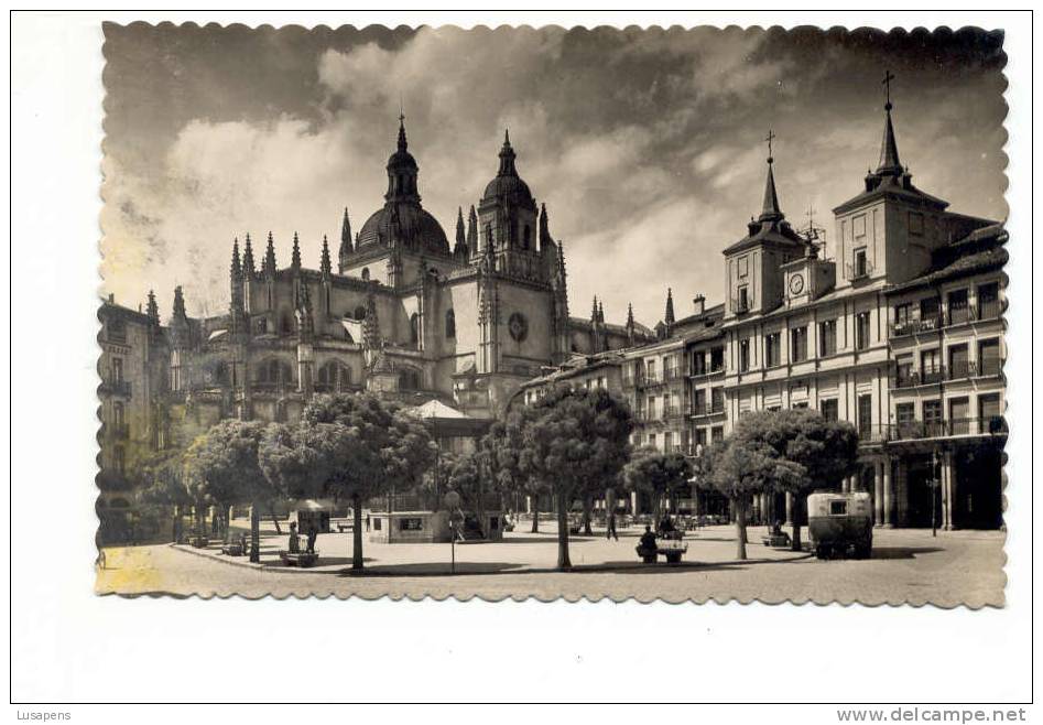 OLD FOREIGN 1160 - ESPAÑA SPAIN - SEGOVIA - PLAZA DEL GENERALISSIMO---- BUS - Segovia