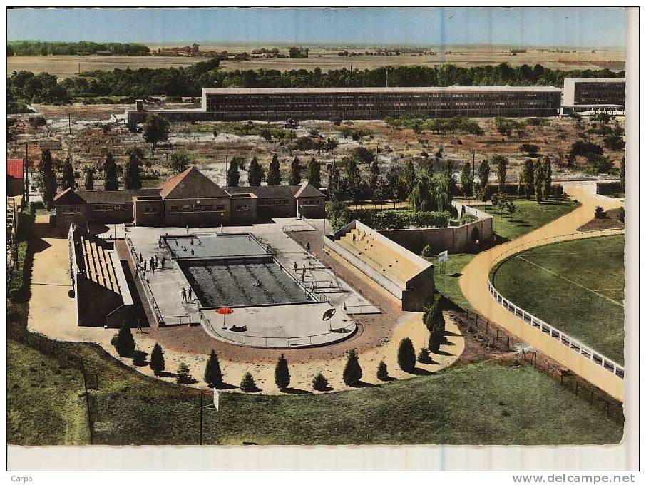 PITHIVIERS. - La Piscine, Et Au Fond Le Lycée. - Pithiviers