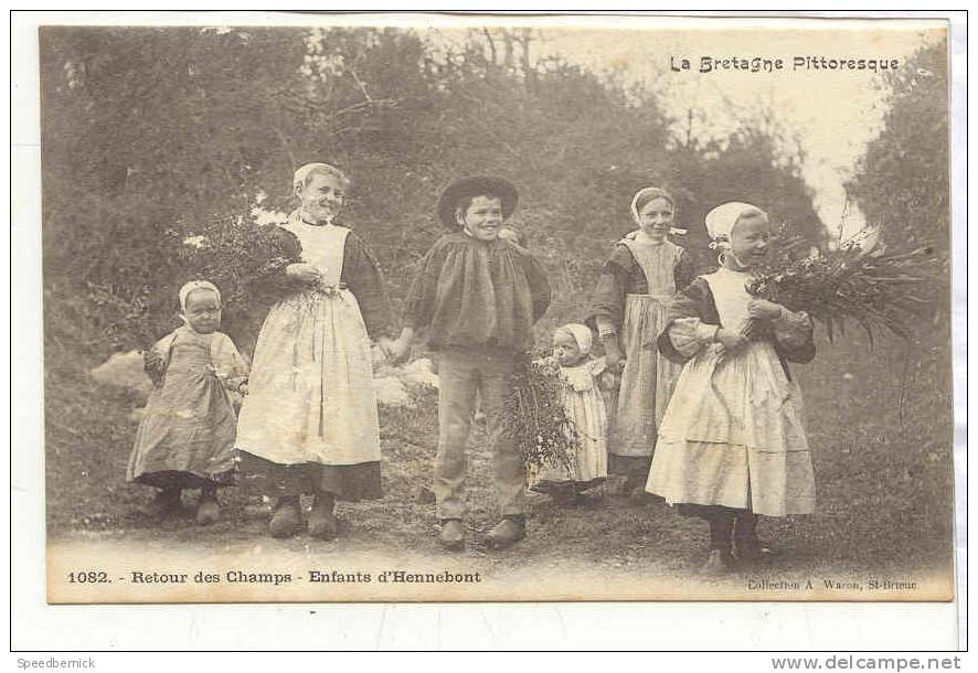 12286 La Bretagne Pitoresque ; Retour Des Champs Enfants D'Hennebont  1082 Waron . Bouquet Costume Breton - Hennebont