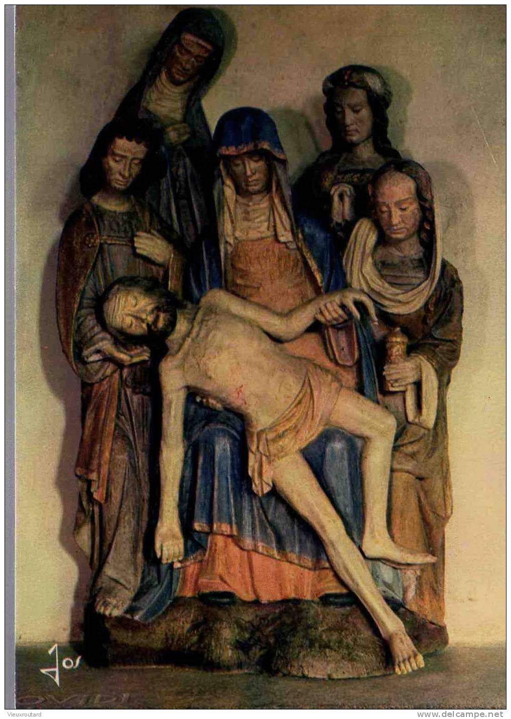 CPSM. LAMPAUL GUIMILIAU. LA PIETA DU XVI EME SIECLE. TAILLEE DANS UN SEUL BLOC DE BOIS. REPRESENTE 6 PERSONNAGES ..... - Lampaul-Guimiliau