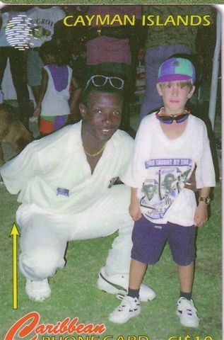 CRICKET  -  Boy Fan With R. Richardson  ( Cayman Islands - Code 57CCIC.../B  ) - Criquet - Kaaimaneilanden