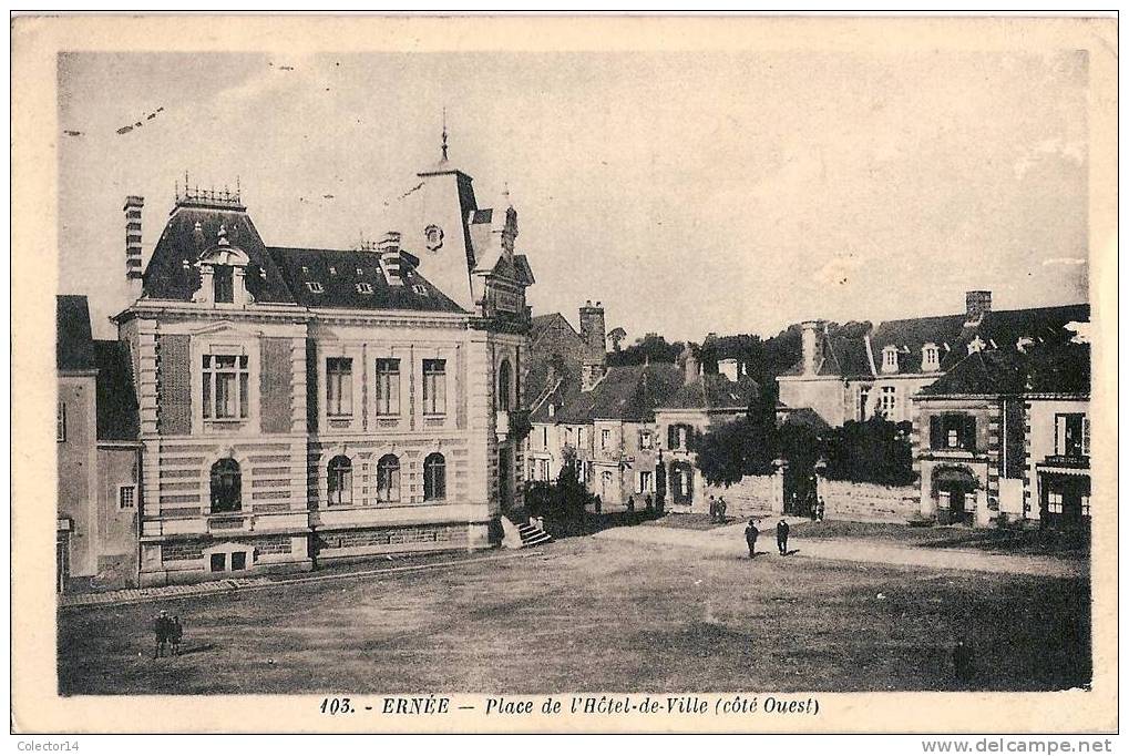 ERNEE PLACE DE L'HOTEL DE VILLE 1936 - Ernee