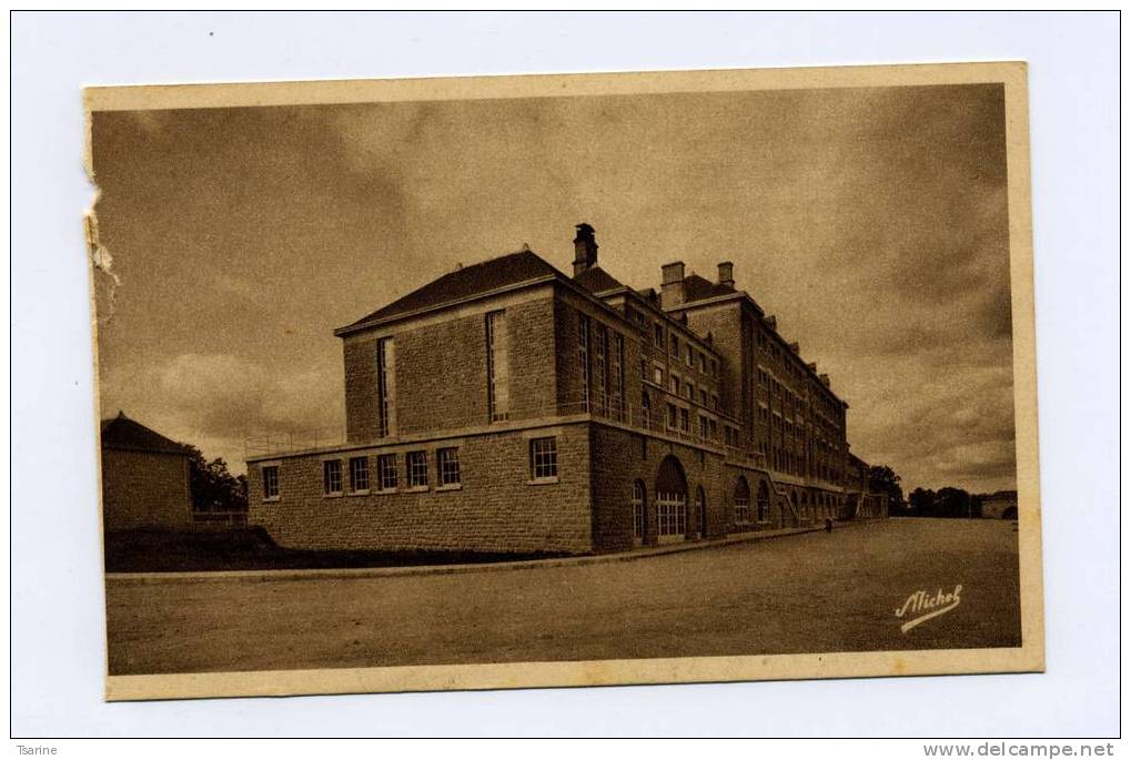 19 - EGLETONS : école Nationale Professionnelle : Batiment Central Vu De L'ouest - Egletons