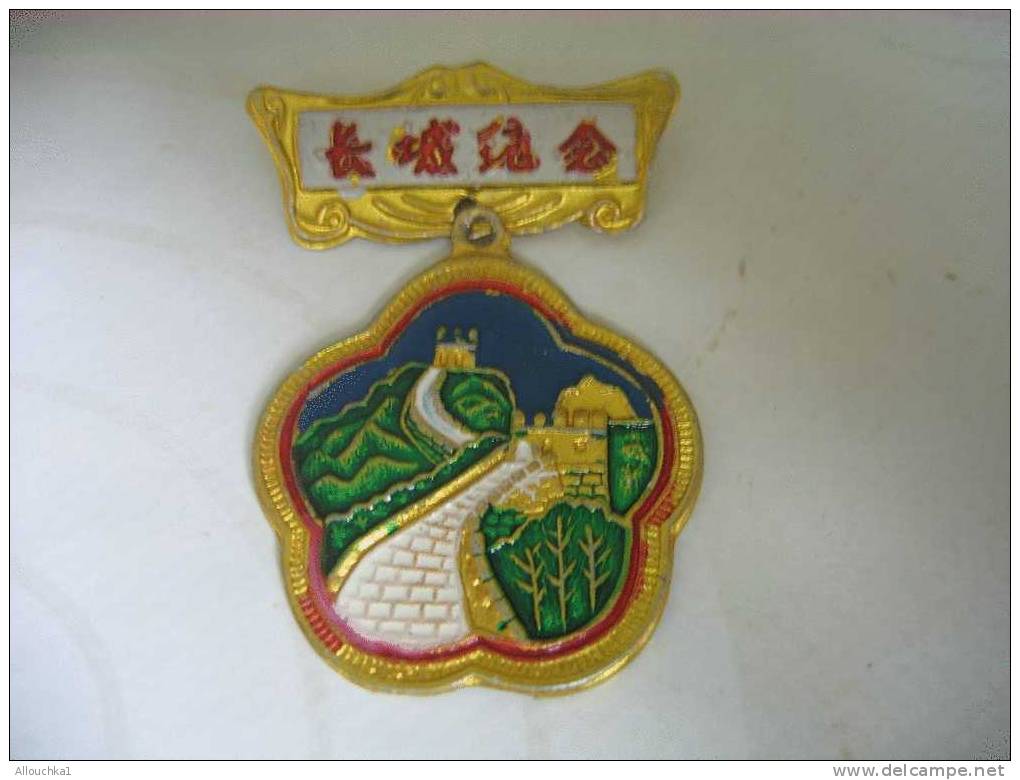 MEDAILLE- MEDAILLON OBJET DE CHINE  LA MURAILLE DE CHINE -  THE GREAT WALL - Obj. 'Souvenir De'