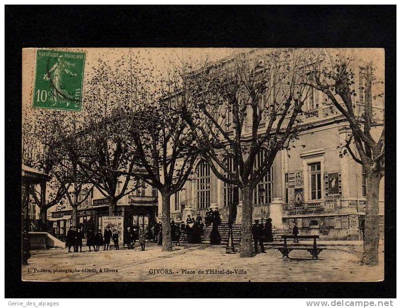 69 GIVORS, Place De L'Hôtel De Ville, Animée, éd. Peilhos, CPA Voyagée En 1929, B état - Givors