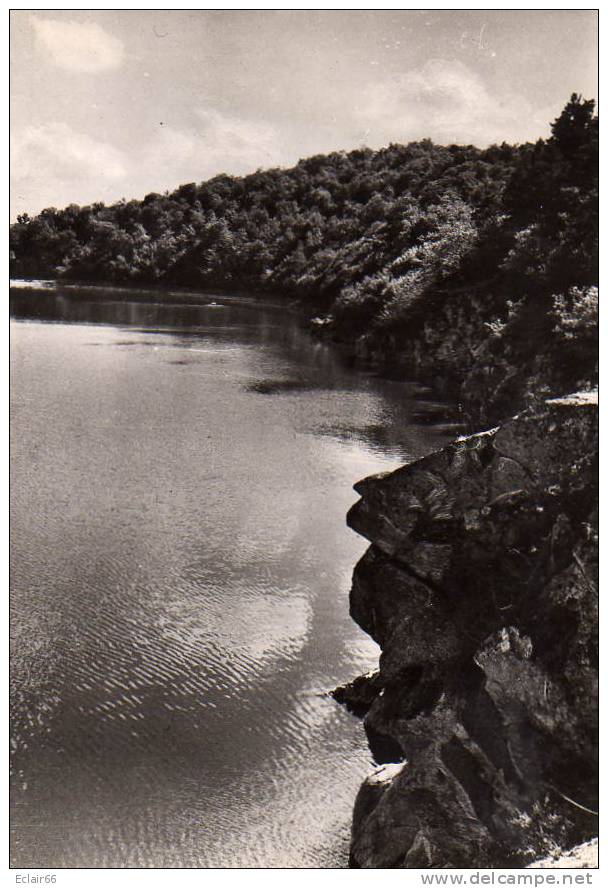 89 QUARRE LES TOMBES   LES ENVIRONS LE LAC DU CRESCENT  CPSM  Dentellée  ANNEE 1950 - Quarre Les Tombes