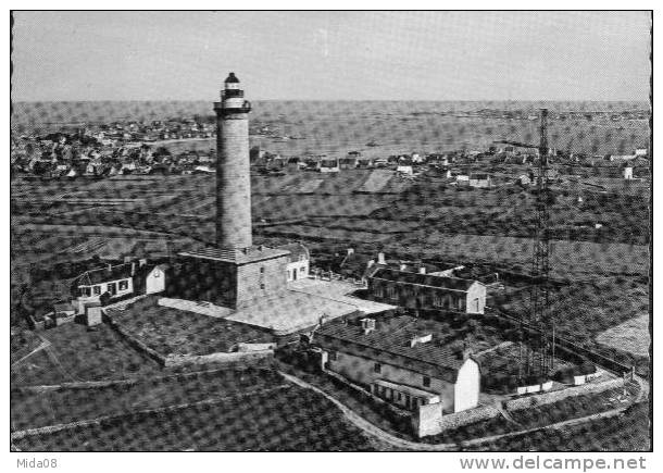 29.ILE DE BATZ. LE PHARE  DOMINANT LA PARTIE OUEST DE L'ILE .   Carte Couleur. - Ile-de-Batz