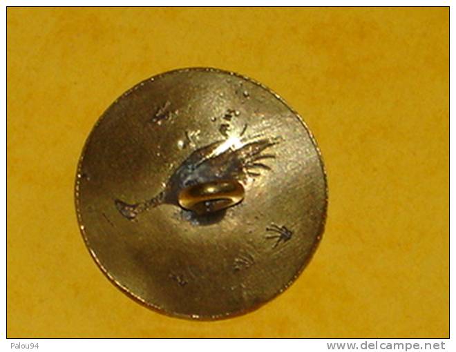 1 Bouton  Bronze Oiseaux  Japonisant  Voir Photos Diametre 2,5 Cm - Buttons