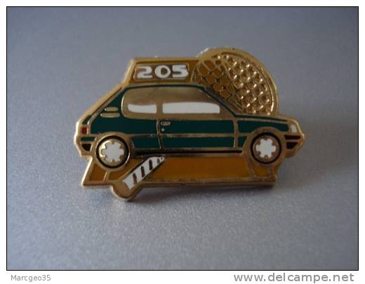 Pin's Peugeot 205 Roland Garros, Cours De Tennis, Raquette - Tenis