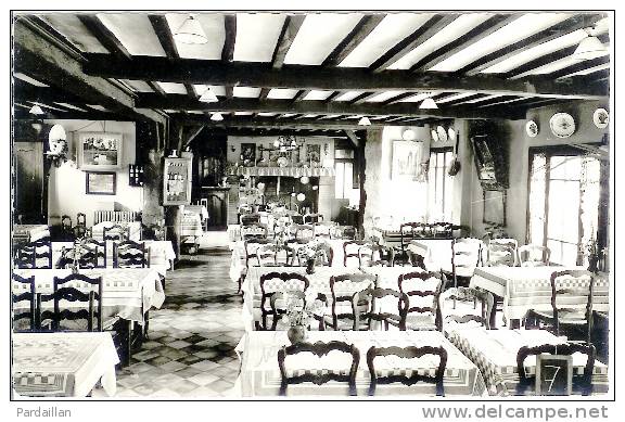 76. MESNIL VAL PAR CRIEL. HOSTELLERIE DE LA VIEILLE  FERME. LA SALLE A MANGER. - Mesnil-Val