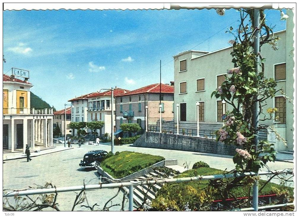 CASTELNOVO MONTI - PIAZZA DELLA LIBERTA E TEATRO - COLORI VIAGGIATA 1959 -ANIMATA E VETTURE D'EPOCA. - Reggio Nell'Emilia