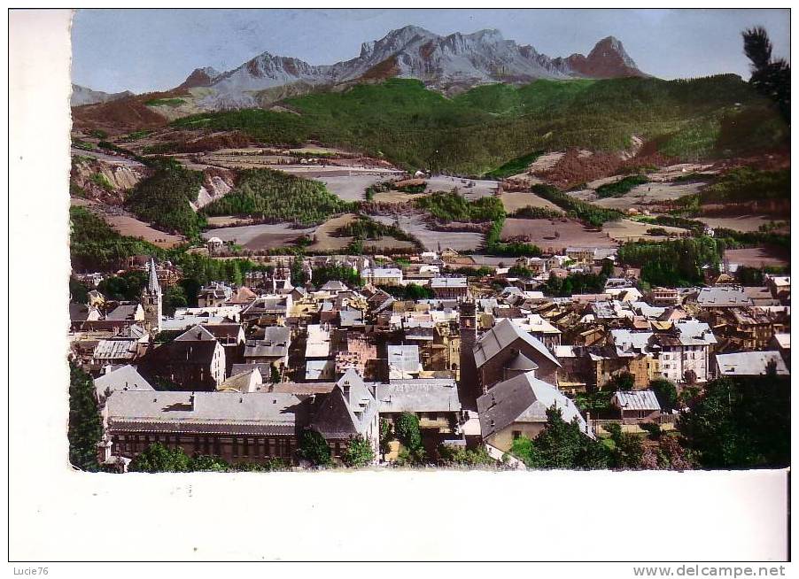 BARCELONNETTE  -  Vue Générale Et Le Chapeau De Gendarme  -  N° L 76 - Barcelonnette