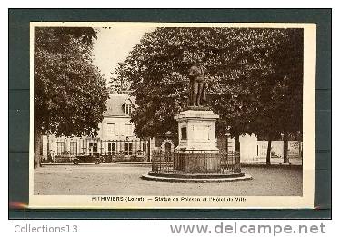 LOIRET - Pithiviers - Statue De Poisson Et L'hôtel De Ville - Pithiviers