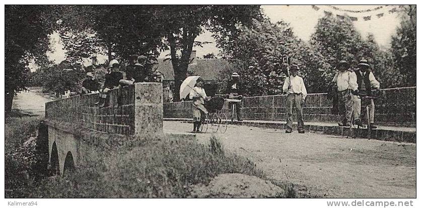 INDRE  /  VARENNES  /  PONT  SUR  LE  FOUZON  ET  VILLAGE  DE  LA  BORDE   ( Retour Des Champs ? ) - Altri & Non Classificati