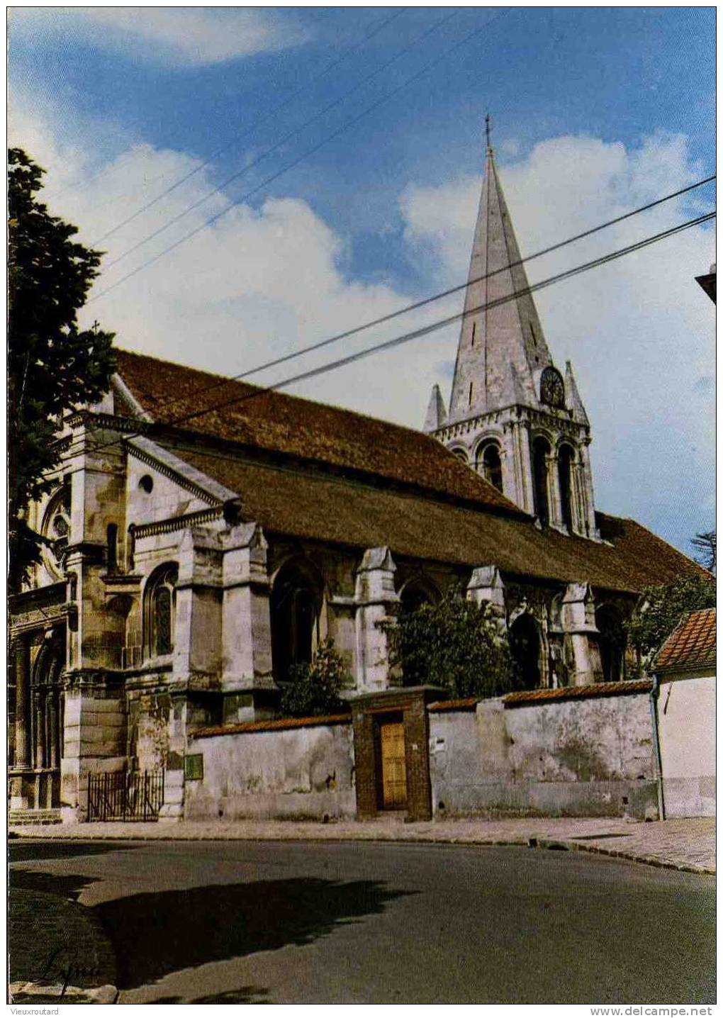 CPSM.   SARCELLES. L'EGLISE. DATEE 1970. - Sarcelles