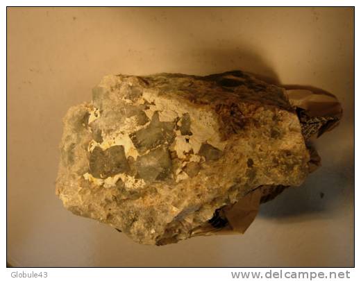 FLUORINE VERTE 9 X 5 CM MARSANGES - Mineralen