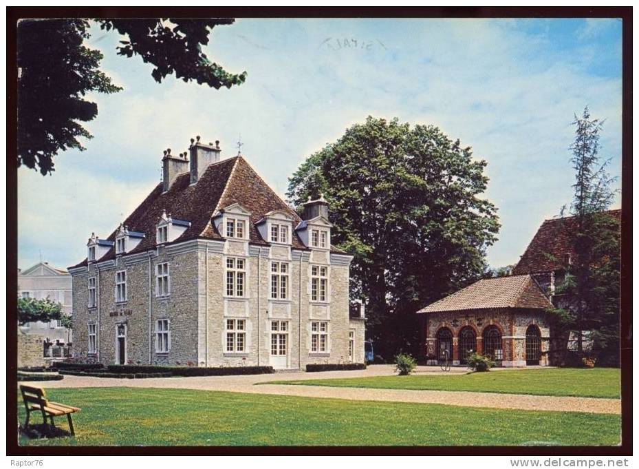 CPM  SAUVETERRE DE BEARN  L'Hôtel De Ville - Sauveterre De Bearn