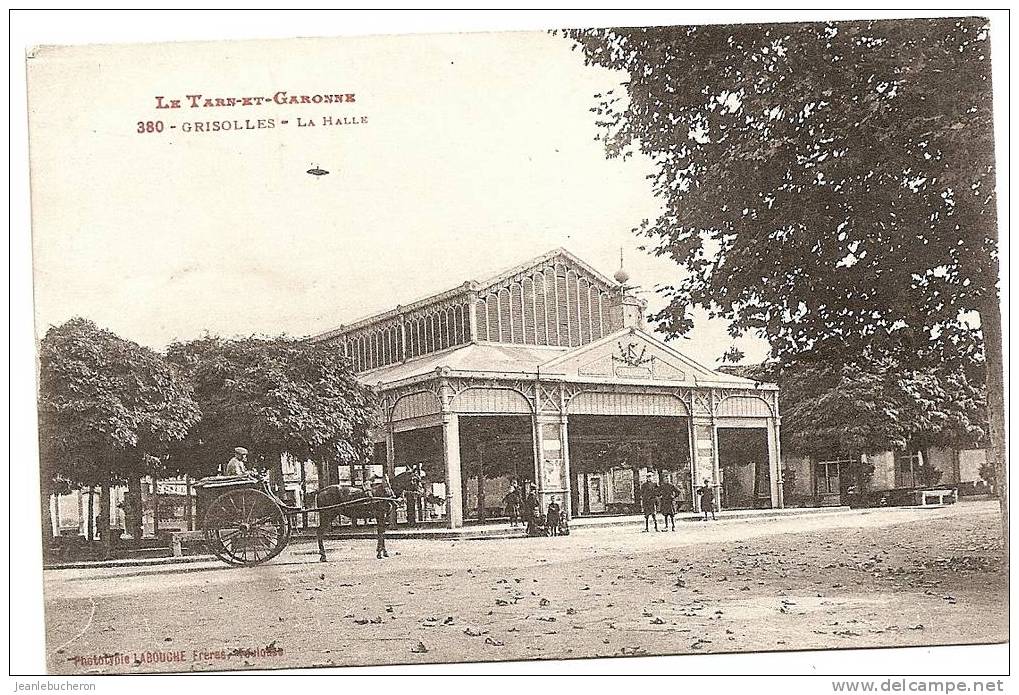 C . P . A   (  GRISOLLES  "  La Halle " Beau  Plan  Animé  - Carte  Prise De Vue Avec Attelage   ) - Grisolles