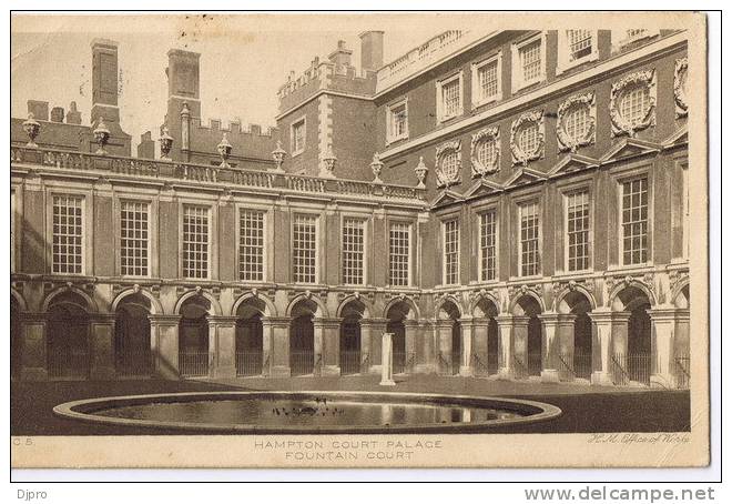 HAMPTON Court Palace  Fountain Court - Londres – Suburbios