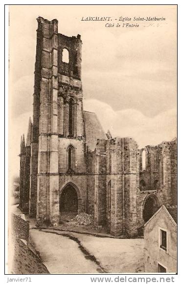 Larchant. Eglise Saint-Matburin. Côté De L'Entrée - Larchant