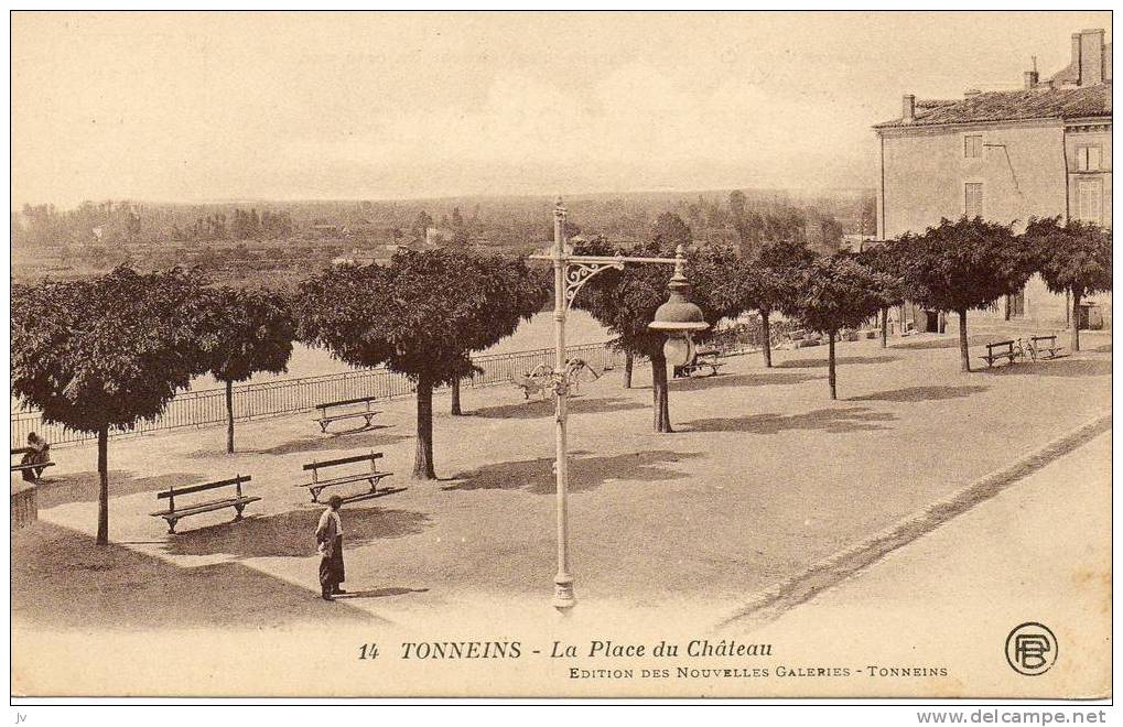 Tonneins - La Place Du Chateau - Tonneins