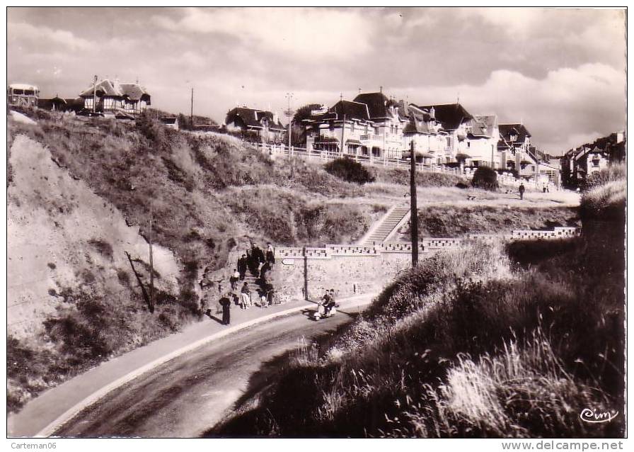 76 - Mesnil-Val - La Descente à La Plage Et Les Villas - Mesnil-Val