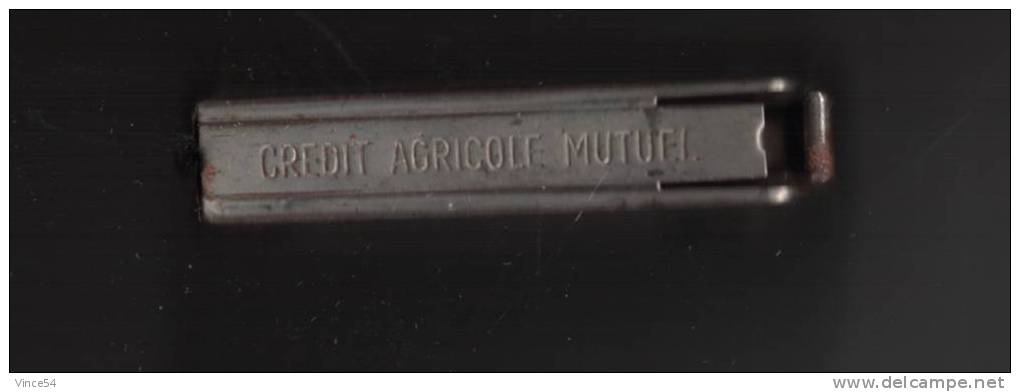 BRIQUET TEMPETE  A ESSENCE - CREDIT AGRICOLE MUTUEL - Fabriqué En Autriche - Other & Unclassified