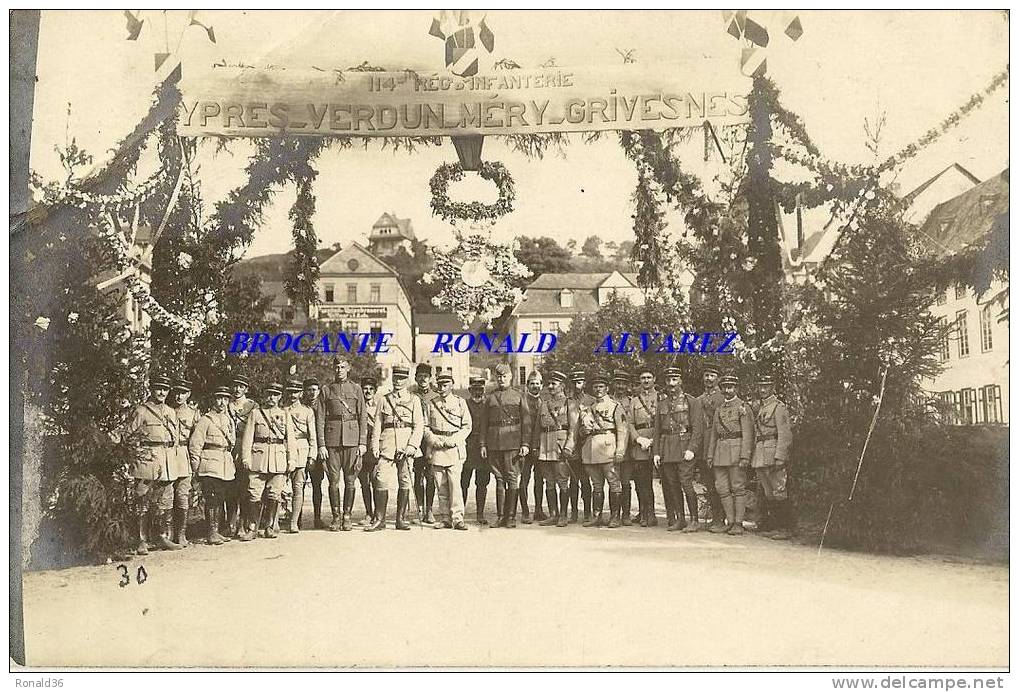 Cp 55  DIEZ: Fête Du 11 Juin 1919 Du 114è Reg D´infanterie ( Drapeau, Fusil, Baionnettes)YPRES, VERDUN, MERY, GRIVESNES - Diez